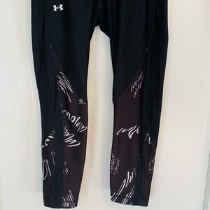 UNDER ARMOUR Black White Athletic Athleisure Capri Leggings Size Large